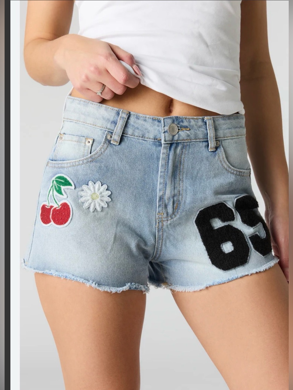 CARBON Distressed Cutoff Denim Shorts w/ Graphic Patches,Frayed Hemline Sz:1